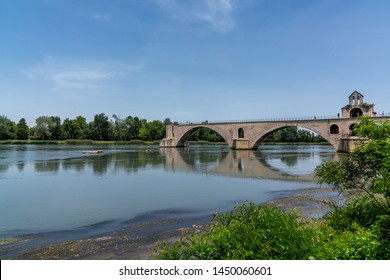 Pont Saint-bénézet / Pont D`avignon