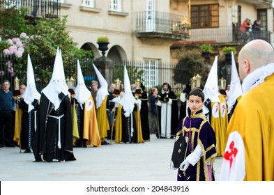 Pontevedra, SPAIN - APRIL 17, 2014: A Boy Dressed Acolyte Wait  To March In The Procession Of Holy Week.