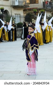 Pontevedra, SPAIN - APRIL 17, 2014: A Boy Dressed Acolyte Wait  To March In The Procession Of Holy Week.