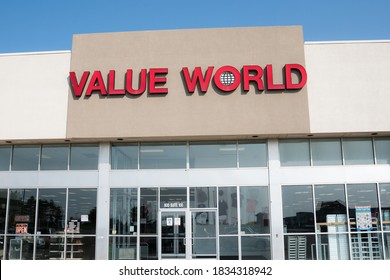 Pontiac, MI / USA -  09 23 2020: Value World Store Front On A Bright Day