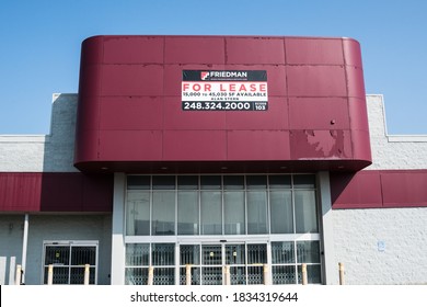 Pontiac, MI / USA -  09 23 2020: Empty Store Building For Lease