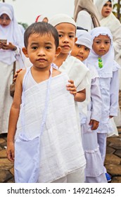 Pontianak, Indonesia : Group Of Kindergarten Students Doing Hajj Simulation In Mujahid Mosque, Pontianak, Indonesia (08/2019).