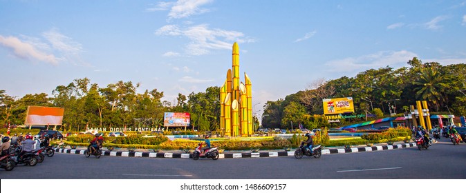 34 Monumen bambu runcing Images, Stock Photos & Vectors | Shutterstock