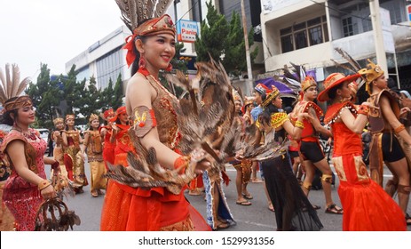 77 Seni melayu Images, Stock Photos & Vectors | Shutterstock