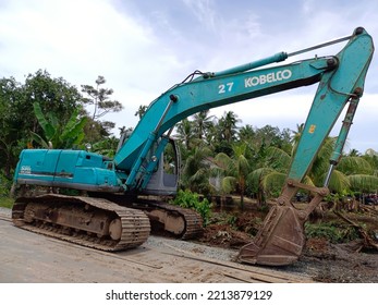 Pontianak West Kalimantan October 2022, Excavator Used To Complete The Highway Construction Project In The City Of West Pontianak