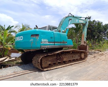 Pontianak West Kalimantan October 2022, Excavator Used To Complete The Highway Construction Project In The City Of West Pontianak