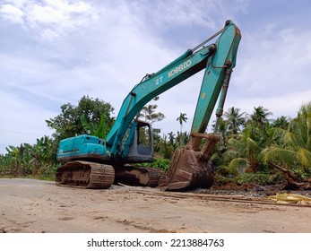 Pontianak West Kalimantan October 2022, Excavator Used To Complete The Highway Construction Project In The City Of West Pontianak