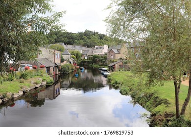 Pontrieux, France - 08 20 2019 : Old Washhouse Along The River Le Trieux In Pontrieux, Village Of Pontrieux Nicknamed 