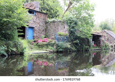 Pontrieux, France - 08 20 2019 : Old Washhouse Along The River Le Trieux In Pontrieux, Village Of Pontrieux Nicknamed 