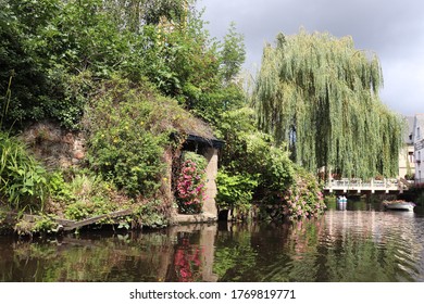 Pontrieux, France - 08 20 2019 : Old Washhouse Along The River Le Trieux In Pontrieux, Village Of Pontrieux Nicknamed 