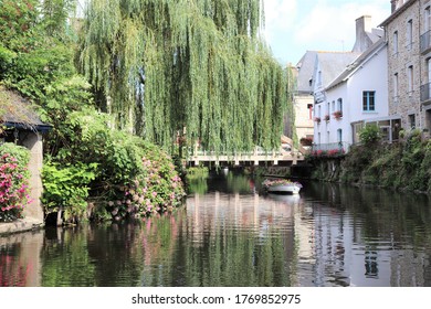 Pontrieux, France - 08 20 2019 : The River Le Trieux In Pontrieux, Village Of Pontrieux Nicknamed 