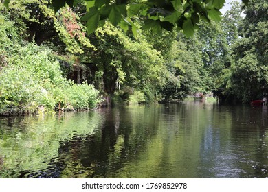 Pontrieux, France - 08 20 2019 : The River Le Trieux In Pontrieux, Village Of Pontrieux Nicknamed 