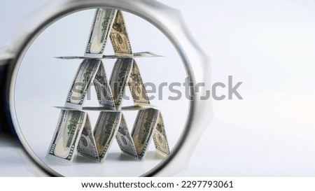 Ponzi scheme under a magnifying glass, how a pyramid scheme works