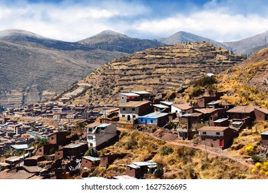 The Poor Area Of Cuzco And Clay Houses. Cusco Is A City In Southeastern Peru, Near The Urubamba Valley Of The Andes Mountain Range.