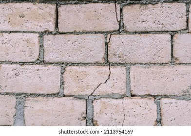 Poor-quality masonry walls using building blocks and cement mortar. The formation of cracks and crevices on the wall of building blocks. Marriage during construction.