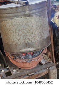 A Popcorn Vendor Uses An Ingenious Method To Make His Stovetop Popcorn