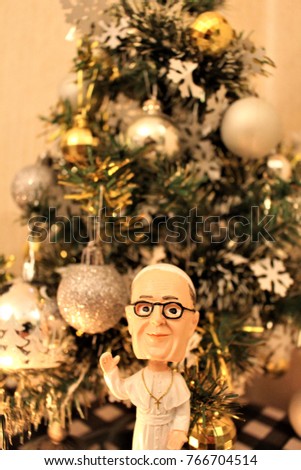 Pope doll with a christmas tree behind Foto stock © 