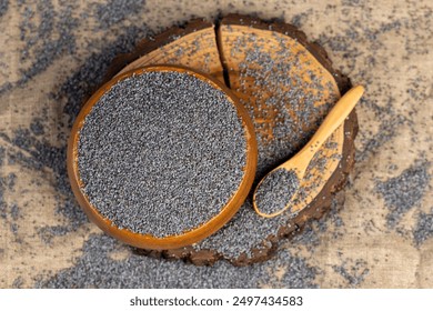 poppy seeds in cooking and dessert production, scattered poppy seeds for cooking