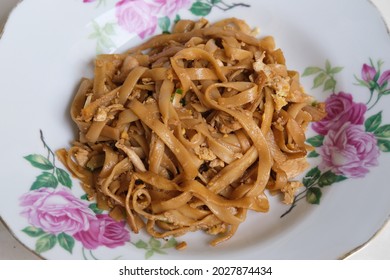 Popular Chinese Food Called Kwetiaw Goreng Stock Photo 2027874434 ...