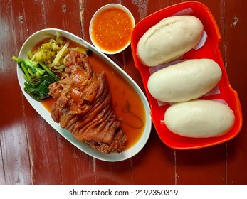 Pork Knuckle  Mantou :China Yunnan Food