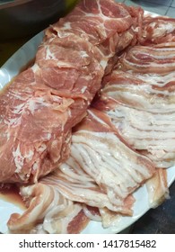 Pork-necked pork slides and pork belly slides placed in a dish ready to cook.
