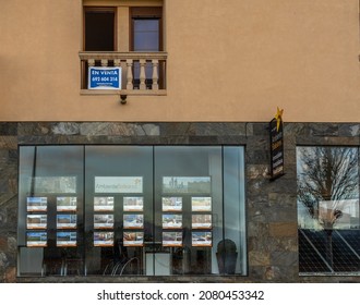 Porreres, Spain; Novemeber 24 2021: A Window Display Of A Real Estate Agency With Advertisements Of Apartments For Sale, In The Mallorcan Town Of Porreres, On A Cloudy Autumn Morning