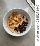 Porridge with caramelised bananas and dark chocolate chips on top