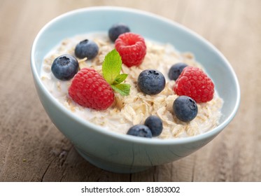 Porridge With Fresh Berries