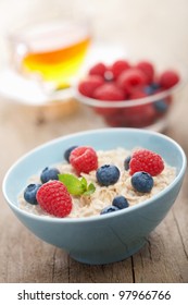 Porridge With Fresh Berries