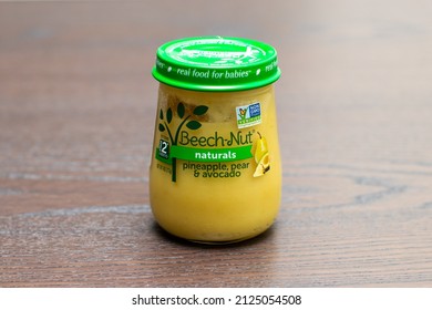 Port Charlotte, Florida - February 17, 2022: Beech-nut Naturals Glass Jar 4 Oz With Pineapple, Pear, And Avocado. Baby Food Stage 2 For Six Months And Older. 