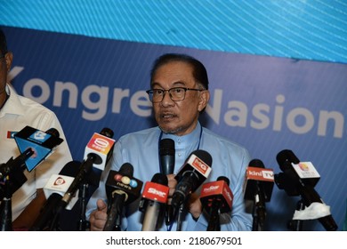 Port Dickson MP, Anwar Ibrahim Speaks During A Press Conference At The Ideal Convention Centre In Shah Alam July 19, 2022.