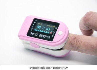 Portable digital fingertip pulse oximeter with LED display on finger, blood oxygen saturation monitor SpO2 with pulse rate measurements and pulse bar graph. Low oxygen saturation in blood