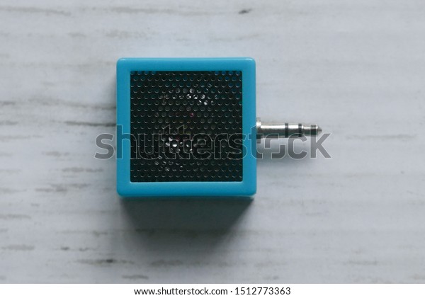 mini portable stereo speaker with 3.5 mm jack