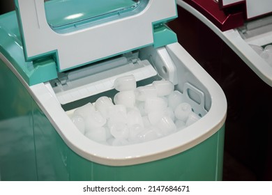 Portable Mini Ice Cube Maker.