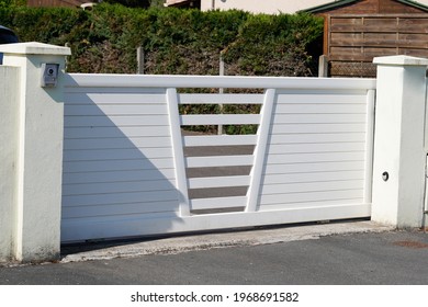 Portal Modern White Design Suburb Metal Stock Photo 1968691582 ...