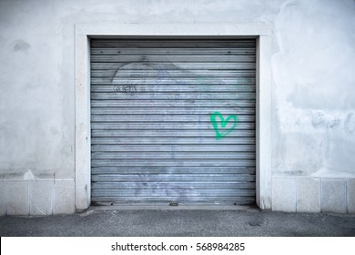 portcullis with a green heart, the symbol is painted on the door