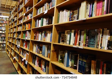 PORTLAND, OR -21 JUL 2017- The landmark Powell's Book in Portland, Oregon. Powell is the world's largest independent bookstore chain. - Shutterstock ID 714734848