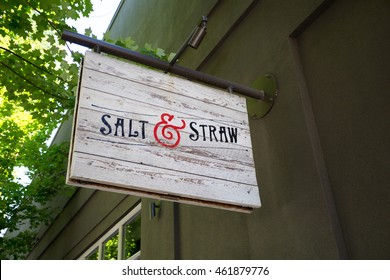 PORTLAND, OR - JULY 27, 2016: Salt And Straw Ice Cream Shop, A Very Busy Desset Location On NW 23rd In Portland Oregon.