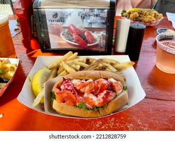 Portland Me Usa 9122 Lobster Roll Stock Photo 2212828759 | Shutterstock