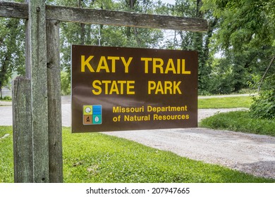 PORTLAND, MO, USA - JULY 12, 2014: Welcome Sign For Katy Trail State Park. The Park Is The Nation's Longest Rails-to-trails Project, Stretching From The Machens To Clinton.