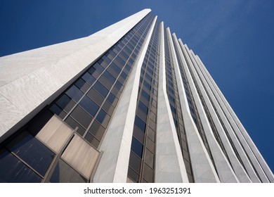 Portland, OR, USA - Apr 18, 2021: Architectural Details Of Wells Fargo Center, An Office Tower Designed By Charles Luckman And Associates. The Tower Was The Tallest In Oregon When Completed In 1972.