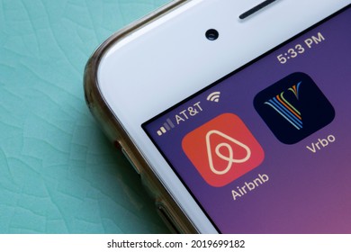 Portland, OR, USA - Aug 4, 2021: Airbnb And Vrbo Mobile App Icons Are Seen On An IPhone. Competitors In Online Vacation Rental Business Concept.