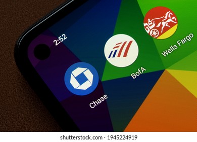 Portland, OR, USA - Mar 28, 2021: Mobile app icons of the three major American consumer banks - Chase Bank, Bank of America, and Wells Fargo Bank - are seen on a Google Pixel smartphone.