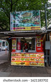 Portland, Oregon - 25 May 2016: Noah's Ark Halal Vendor In The Food Truck Court In Portland, Oregon