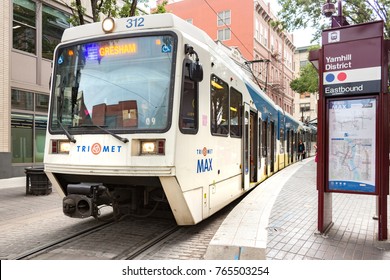 Portland, Oregon, USA - September 8th, 2017: A Two-car Tri Met MAX Yellow Line Stoped At Yamhill District At The Downtown Of Portland, Oregon.