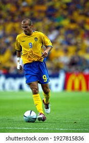 PORTO, PORTUGAL - JUNE 18, 2004: 
Fredrik Ljungberg In Action During The UEFA Euro 2004 Italy V Sweden At The Estadio Dragao.
