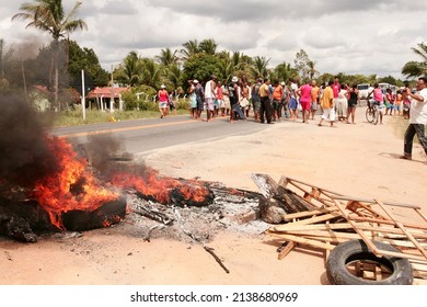 Porto Seguro, Bahia, Brazil - March 2, 2010: Protest By Residents Of A Community Demanding Public Safety In The City Of Porto Seguro.