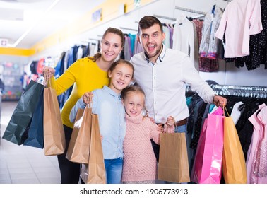 35,279 Family clothes shopping Images, Stock Photos & Vectors ...