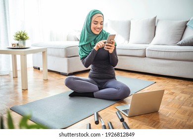 23,722 Arab Women With Laptop Images, Stock Photos & Vectors 