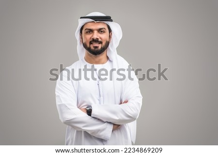 Portrait of arabic man with kandora in a studio